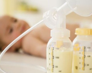  نحوه دوشیدن شیر و دادن شیر دوشیده شده به نوزاد